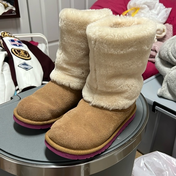 like new size 5 uggs! - Picture 1 of 2